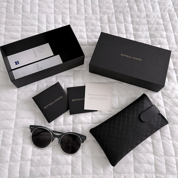 Bottega Veneta Sunglasses - Picture 7 of 8